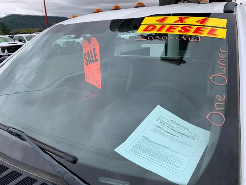 Used 2017 Ford F550 4x4 Regular Cab Super Duty image 4