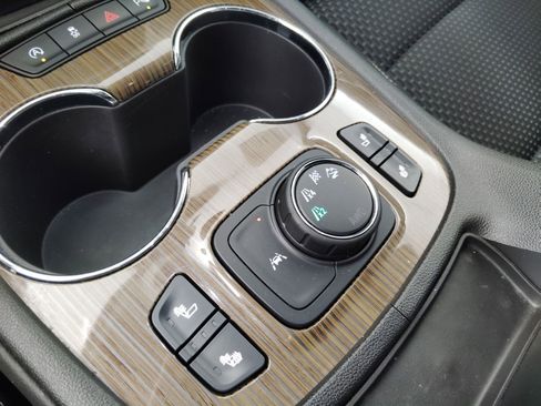 Used 2023 GMC Acadia SLE w/ Driver Convenience Package image 27