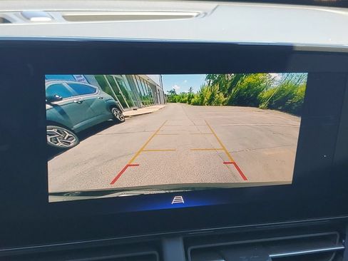 Used 2025 Chevrolet Trax LT w/ LT Convenience Package FWD image 16