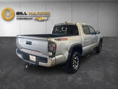 Used 2017 Toyota Tacoma TRD Off-Road w/ Tow Package (A/T) AWD/4WD image 2