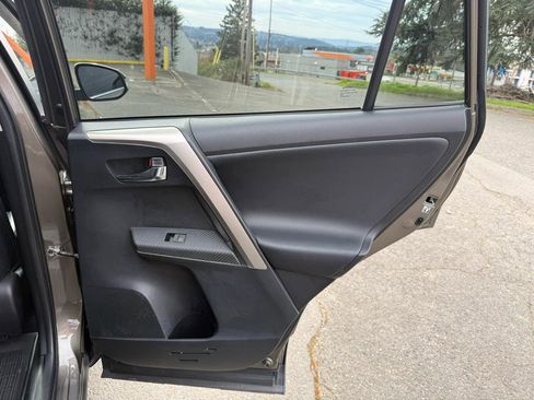 Used 2014 Toyota RAV4 Limited image 19