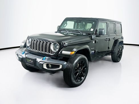 Used 2024 Jeep Wrangler Unlimited Sahara AWD/4WD image 3