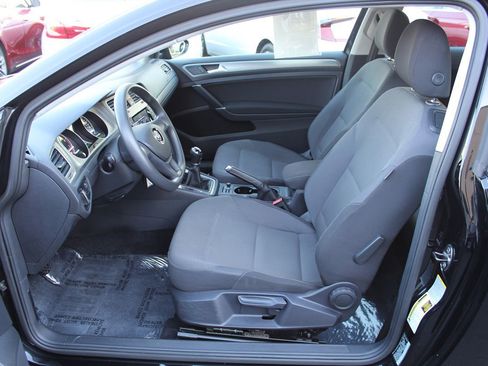 Used 2015 Volkswagen Golf Launch Edition image 18