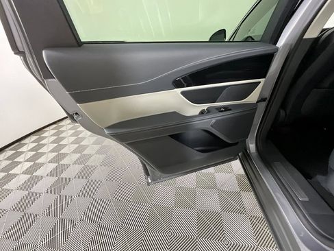 Used 2025 Lincoln Nautilus Premier image 26