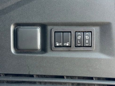 Certified 2023 GMC Yukon SLT w/ SLT Premium Package AWD/4WD image 26
