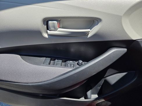 Used 2025 Toyota Corolla LE FWD image 27