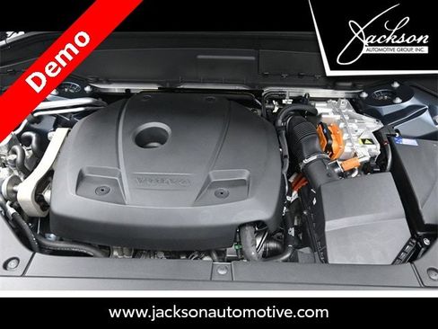 Certified 2024 Volvo XC90 T8 Plus w/ Protection Package Premier image 32