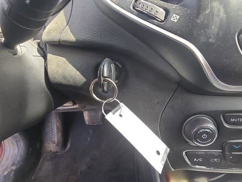 Used 2020 Jeep Cherokee Latitude image 32