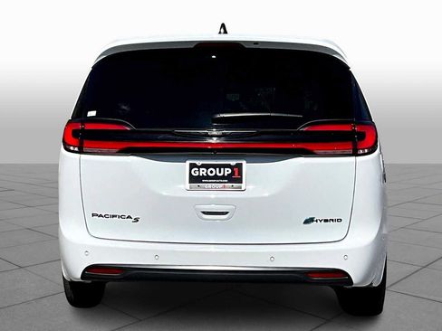 Used 2024 Chrysler Pacifica Limited FWD image 5