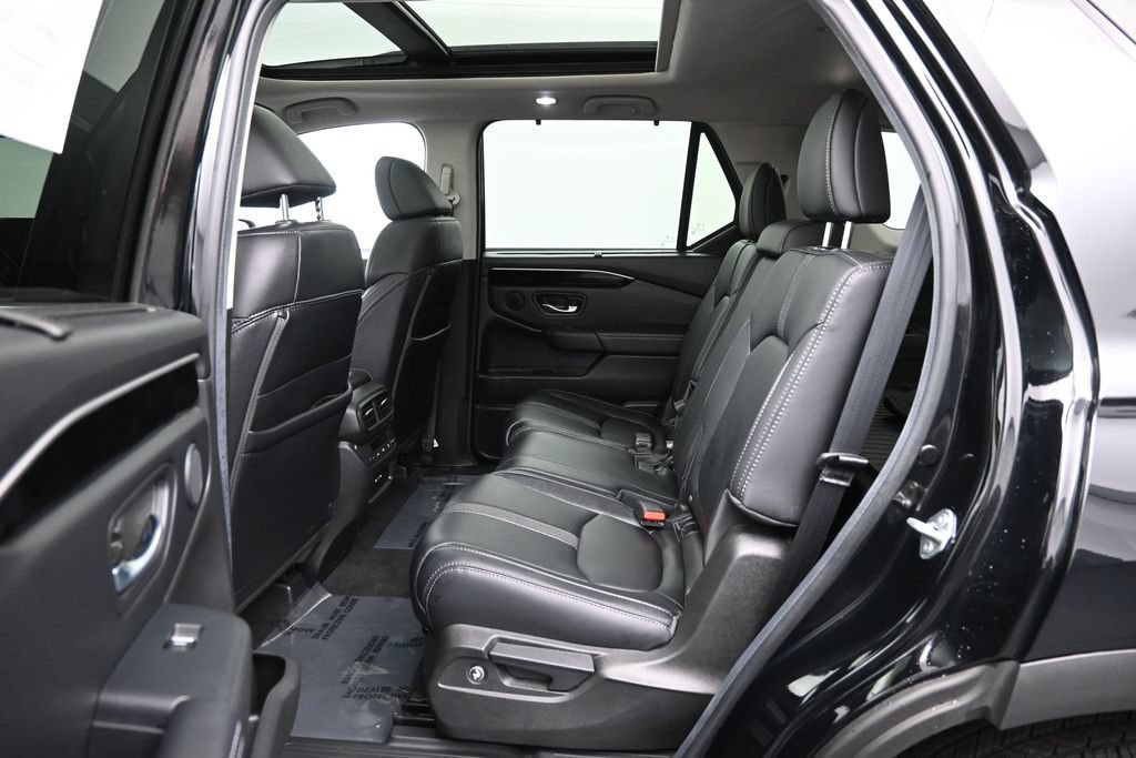 Used 2025 Honda Pilot Touring image 21