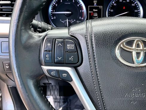 Used 2015 Toyota Highlander XLE AWD/4WD image 23