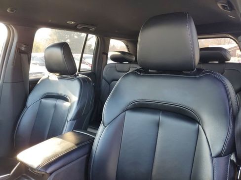 Used 2024 Jeep Grand Cherokee Limited image 16