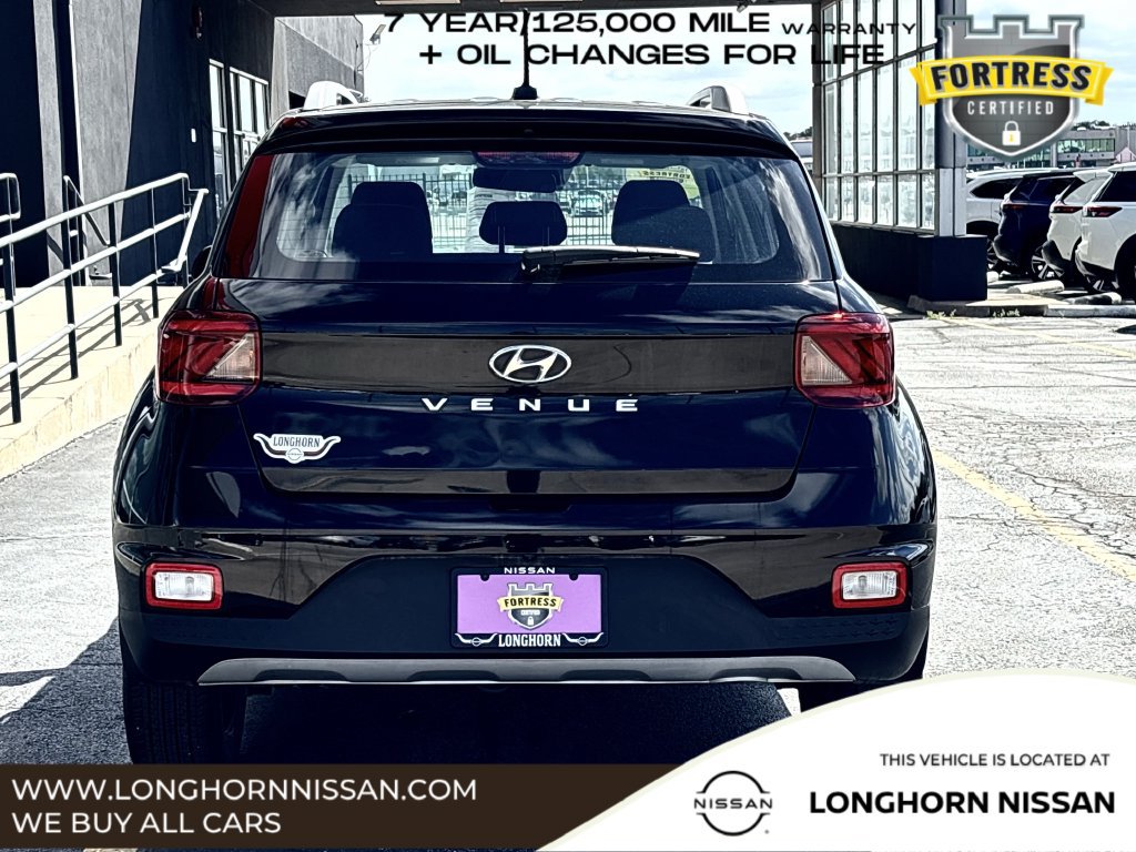 Used 2023 Hyundai Venue SEL FWD image 4