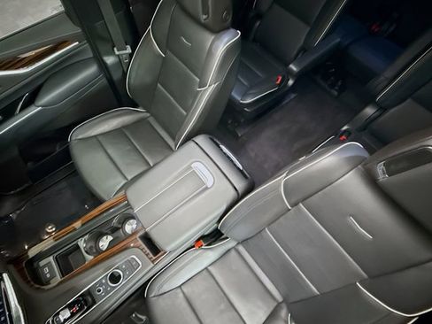Used 2022 Cadillac Escalade Premium Luxury AWD/4WD image 24