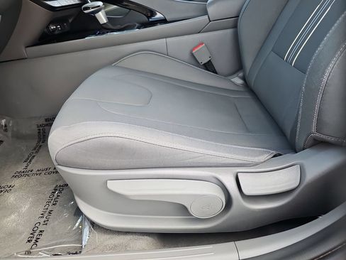 Used 2025 Hyundai Elantra SEL FWD image 18