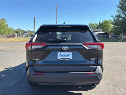 Used 2025 Toyota RAV4 XLE FWD image 25