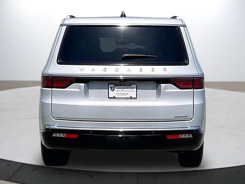 Used 2024 Jeep Wagoneer Series II AWD/4WD image 8