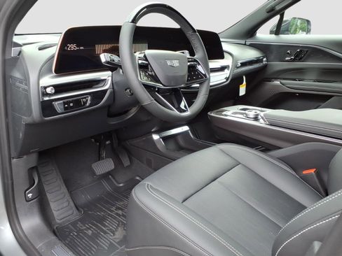 New 2026 Cadillac Lyriq Luxury AWD/4WD image 11