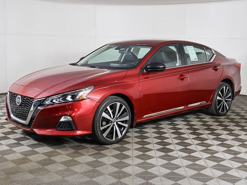 Used 2022 Nissan Altima 2.5 SR AWD/4WD image 5
