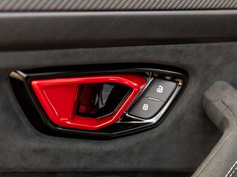 Used 2024 Lamborghini Urus Performante AWD/4WD image 31