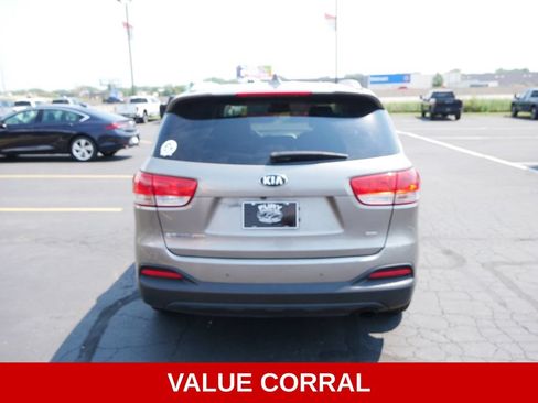 Used 2017 Kia Sorento AWD w/ LX Convenience Package image 6