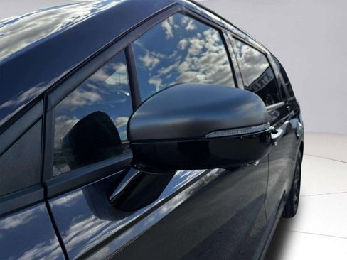 Used 2025 Kia Carnival SX w/ SX Dark Edition Package image 13