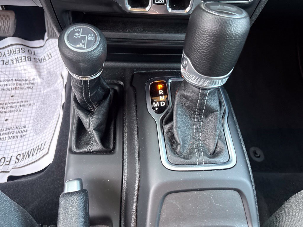Used 2024 Jeep Wrangler Unlimited Sahara AWD/4WD image 21