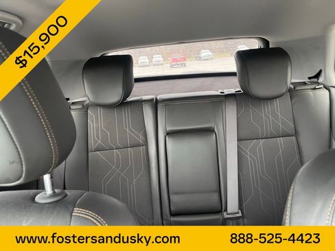 Used 2022 Chevrolet Trax LT w/ LT Convenience Package image 12