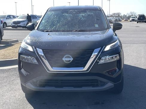 Used 2023 Nissan Rogue SV image 2