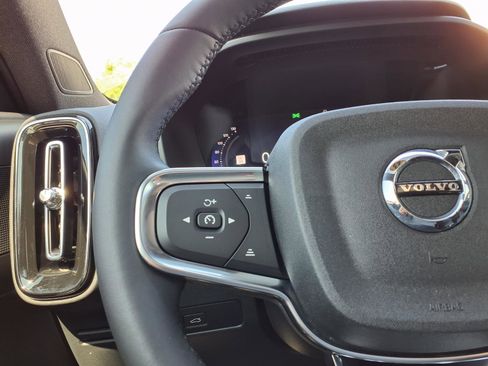 Certified 2023 Volvo XC40 B5 Plus w/ Climate Package image 30