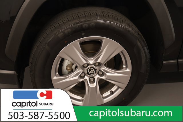 Used 2025 Toyota RAV4 XLE AWD/4WD image 7