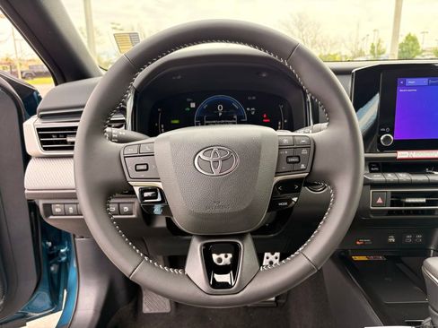 Used 2026 Toyota Camry SE FWD image 17