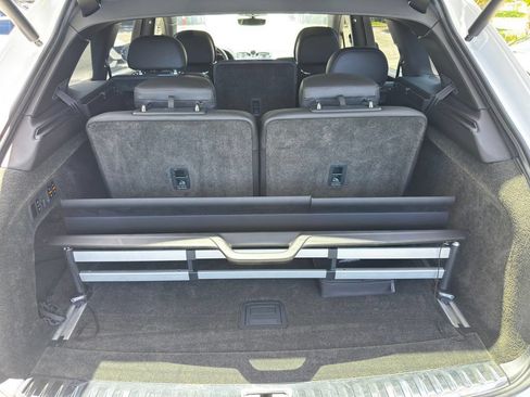 Used 2022 Bentley Bentayga AWD/4WD image 21