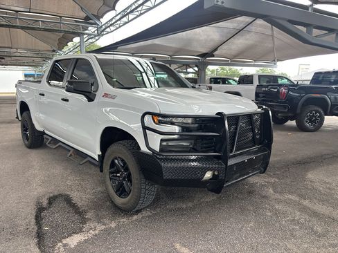 Used 2021 Chevrolet Silverado 1500 LT Trail Boss w/ Convenience Package II AWD/4WD image 3