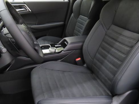 New 2025 Mitsubishi Outlander SE image 10