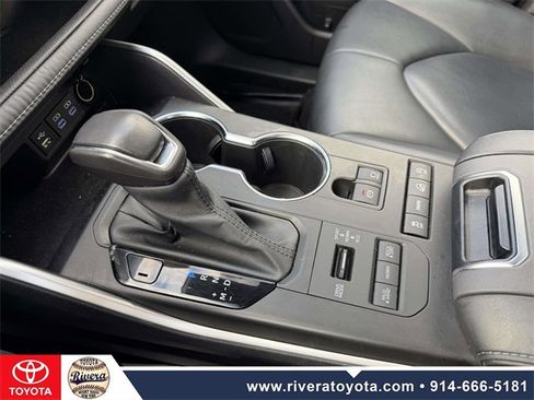 Used 2022 Toyota Highlander XLE image 21