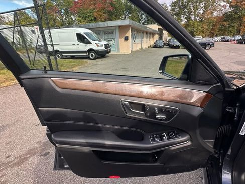 Used 2014 Mercedes-Benz E 350 4MATIC Sedan image 20