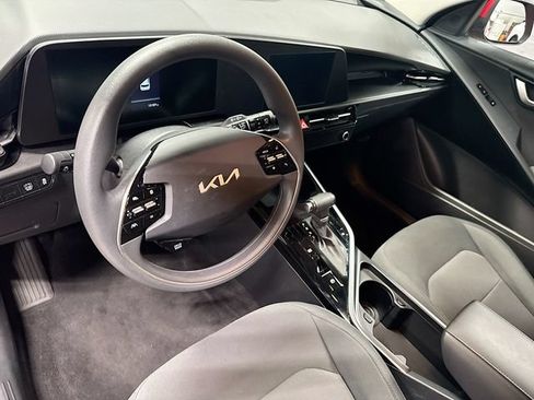 Used 2025 Kia Niro LX FWD image 9