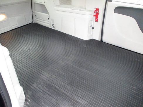 Used 2014 RAM C/V Tradesman FWD image 16