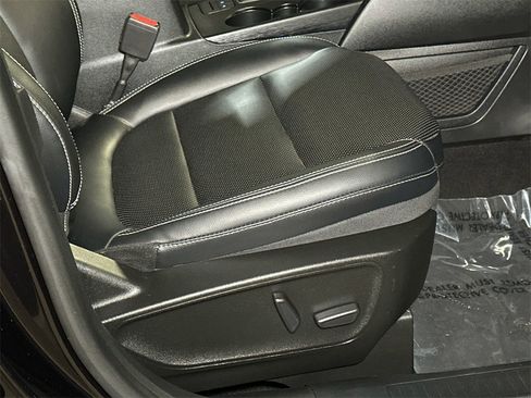 Used 2022 Ford Escape Titanium w/ Class II Trailer Tow Package image 12