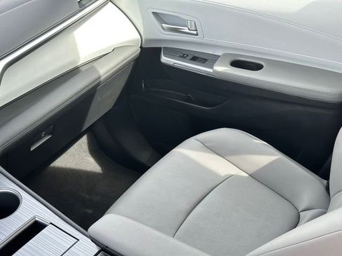 Used 2025 Toyota Sienna XLE image 26