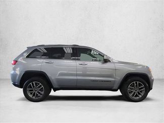 Used 2020 Jeep Grand Cherokee Laredo w/ 18" Wheel & 8.4" Radio Group AWD/4WD video 4