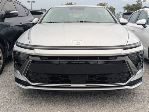 Used 2025 Hyundai Sonata SEL FWD image 2