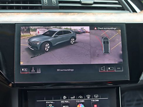 Used 2019 Audi e-tron Prestige w/ Prestige Package image 26