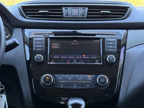 Used 2019 Nissan Rogue Sport S image 5