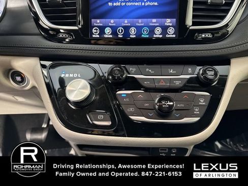 Used 2020 Chrysler Pacifica Limited w/ Advanced Safetytec Group FWD image 9