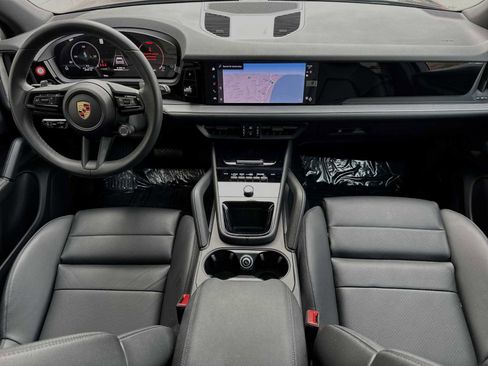 Certified 2024 Porsche Cayenne image 5