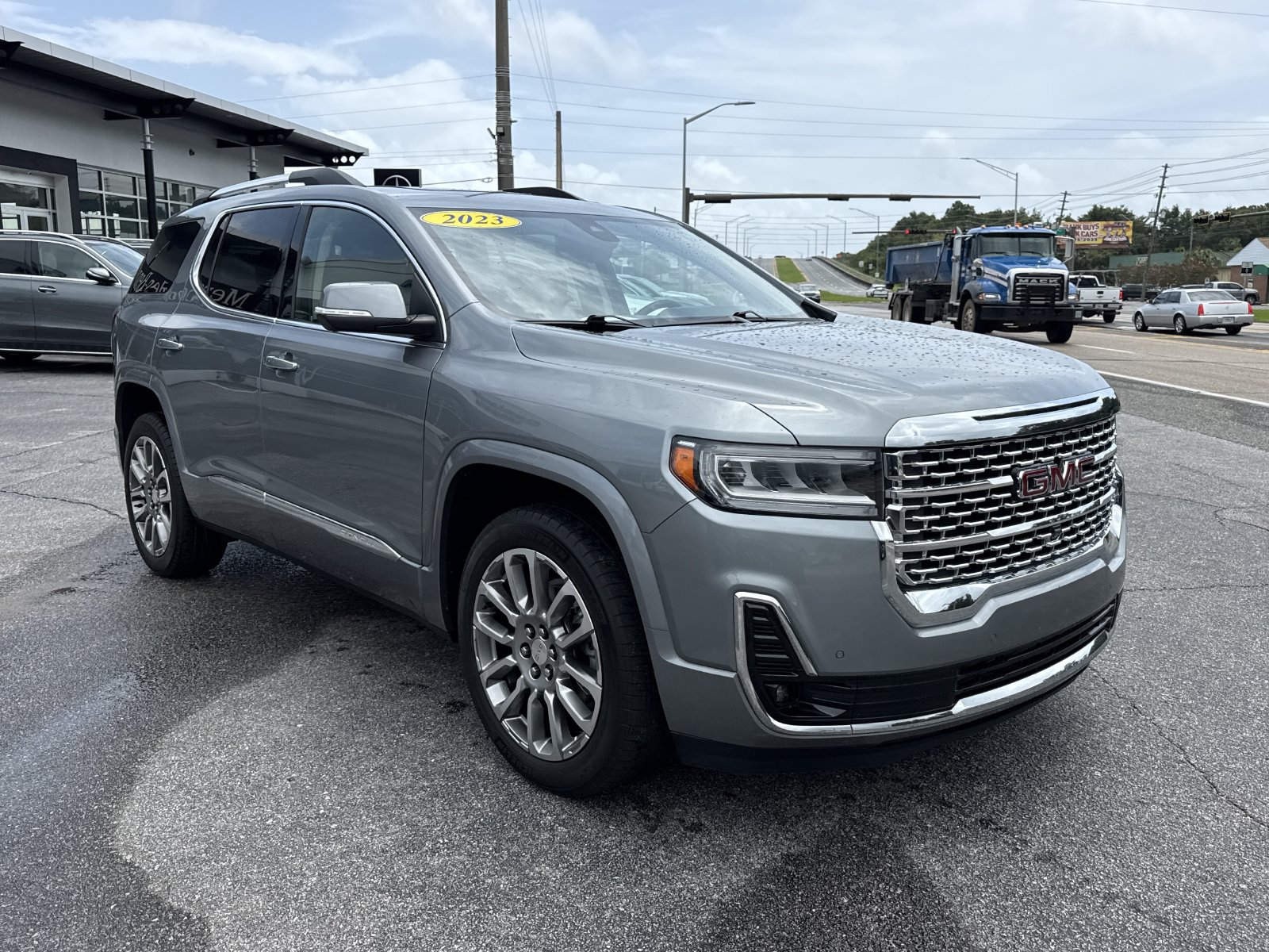 Used 2023 GMC Acadia Denali w/ Denali Ultimate Package FWD image 7
