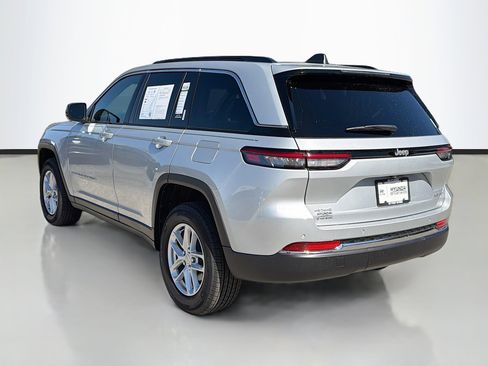 Used 2025 Jeep Grand Cherokee Laredo X image 5