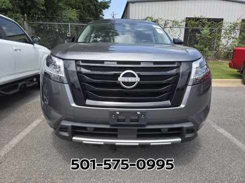 Used 2024 Nissan Pathfinder SL w/ Black Appearance Package AWD/4WD image 6